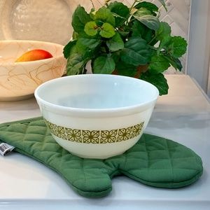 Vtg. Pyrex 1.5 qt  Bowl,  Autumn Floral (Verde) + NEW Retro Avocado  Potholder